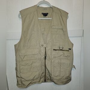 Preowned 5.11 Tactical Series vest size large‎ tan color